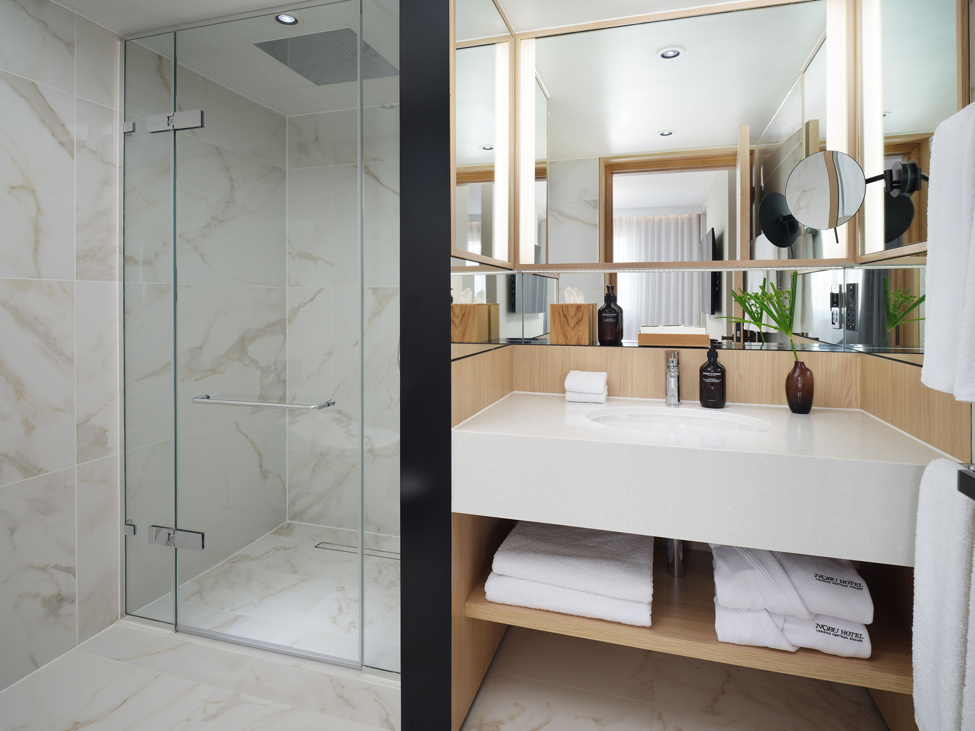 Junior Suite bathroom