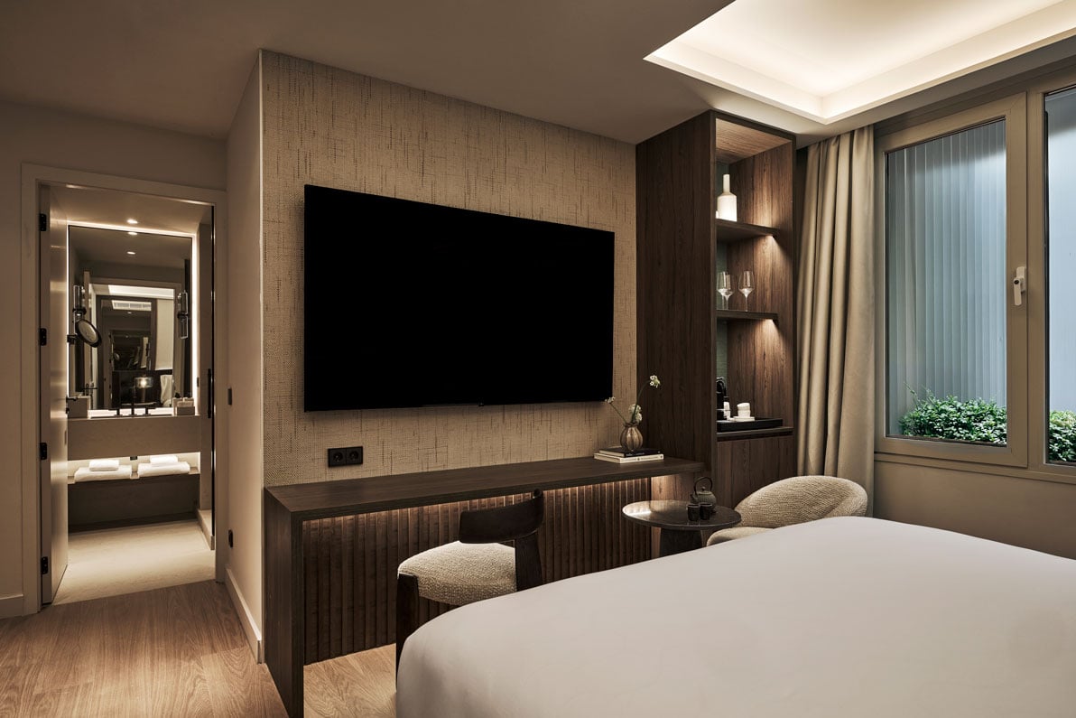 view of the tv in the superior room