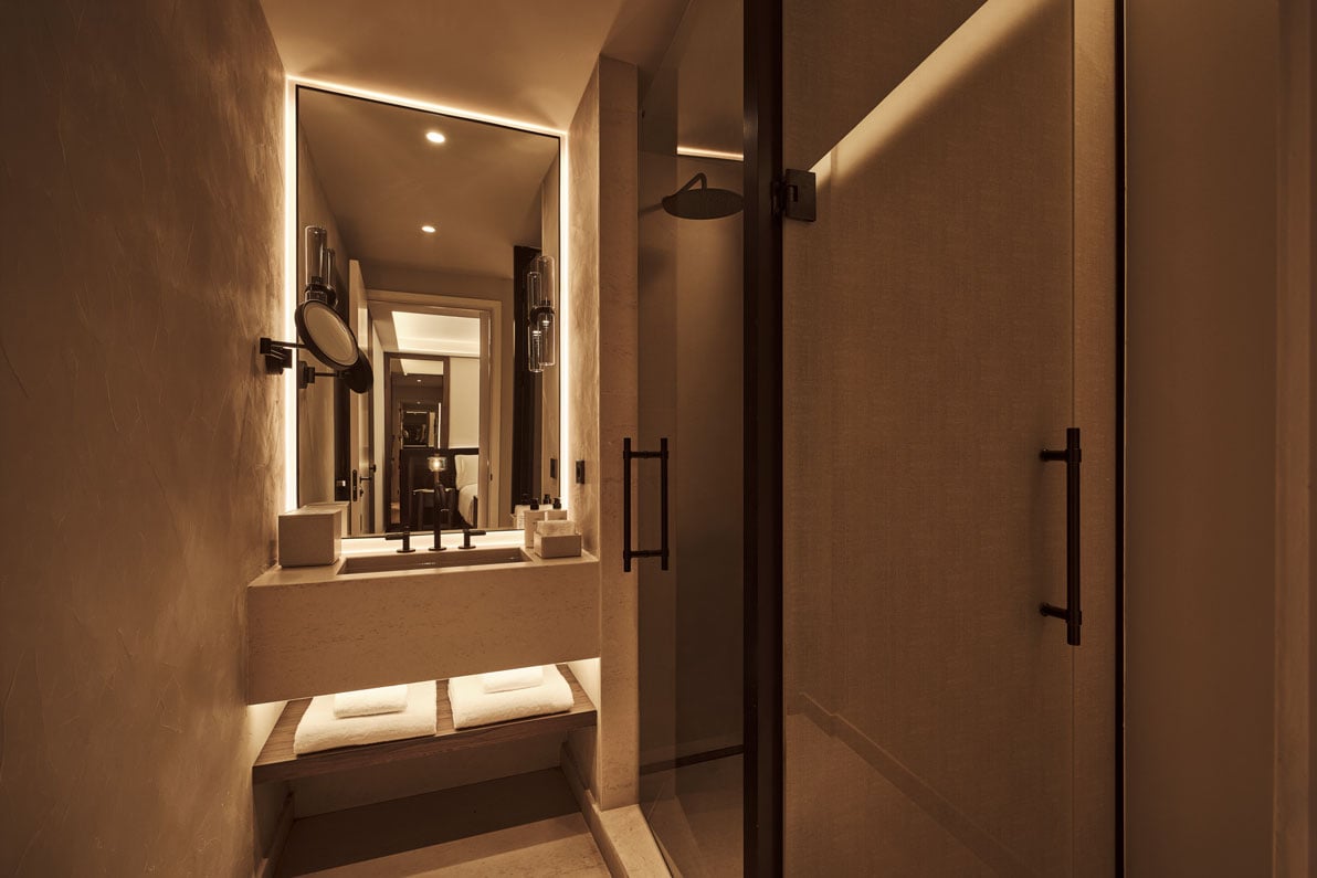 view of the bathroom in the superior room