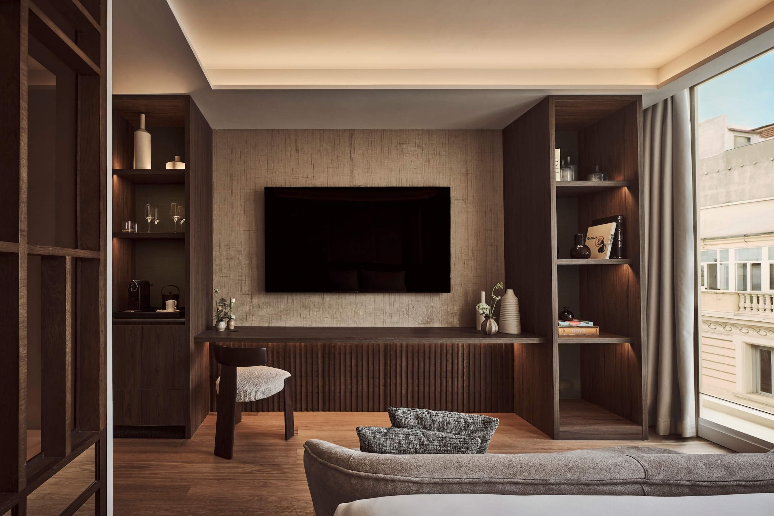 the tv over the desk in the premium room city view
